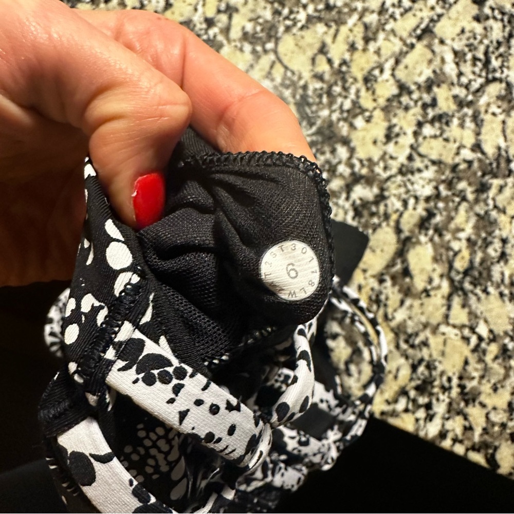 Lululemon sports bra